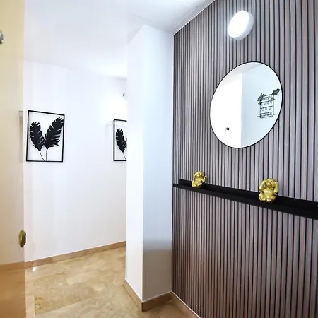 Ventura Park B1 Apartment *